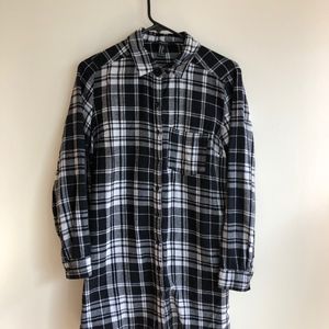 Forever 21 long sleeve button up "Balck/white Plai